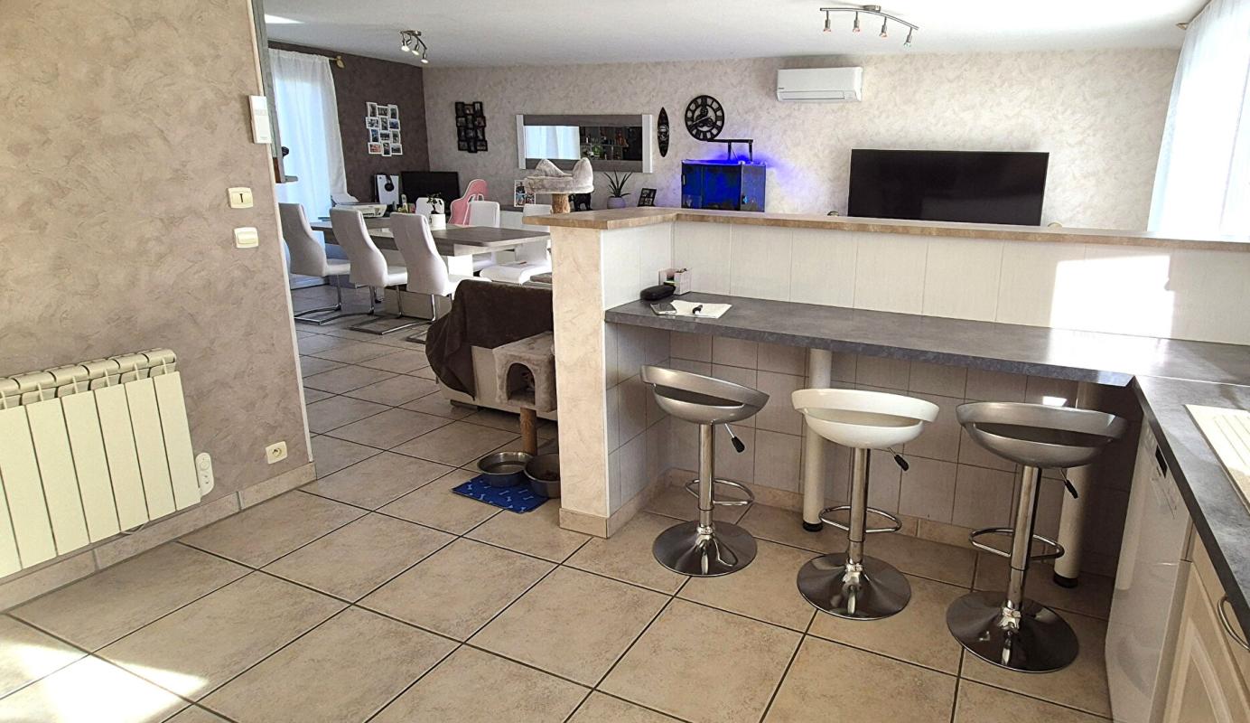 SAINT-DIZIER Superbe Pavillon Individuel de Plain-pied de 117 m² Entièrement Rénové avec sa Cour avant de 100 m², Patio, Terrasse avec Barbecue, SPA Massant de 6 Personnes, Terrain de Pétanque, Garage de 29 m² et un joli Terrain Clos, Arboré et entretenu de 1600 m² 10