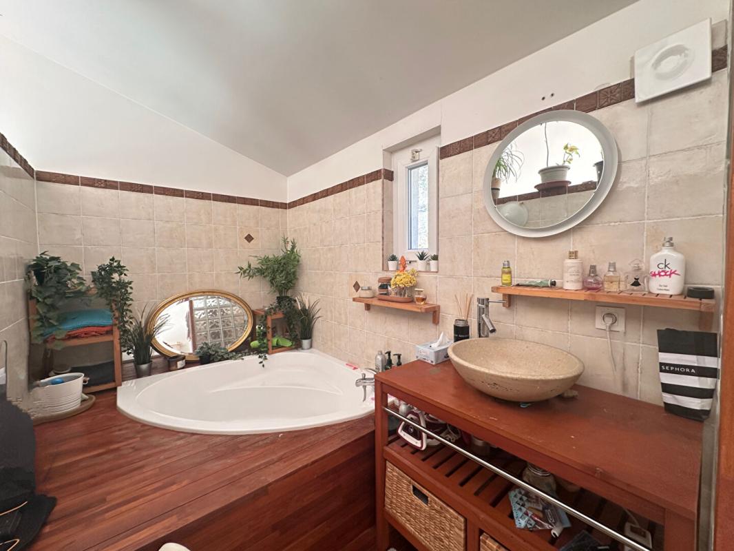 PIERREVERT PIERREVERT, dans un environnement calme et verdoyant, Jolie VILLA de plain pied, 120 m² avec piscine et  garage sur 2500 m² de terrain 10