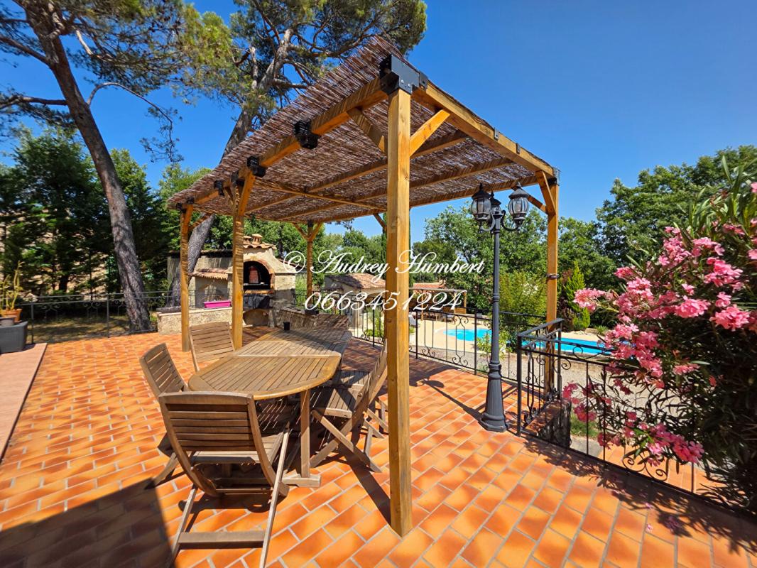 PIERREVERT PIERREVERT, dans un environnement calme et verdoyant, Jolie VILLA de plain pied, 120 m² avec piscine et  garage sur 2500 m² de terrain 2