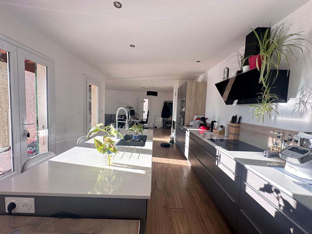 PIERREVERT PIERREVERT, dans un environnement calme et verdoyant, Jolie VILLA de plain pied, 120 m² avec piscine et  garage sur 2500 m² de terrain 4