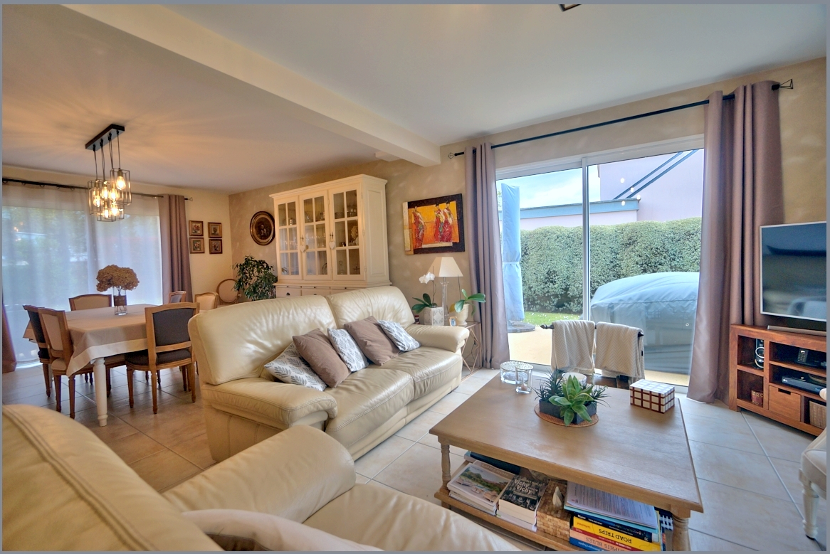 SAINT-ANDRE-DES-EAUX St André des Eaux - Maison d'environ 174 m² - 6 pièces, 2 salles d'eau et 1 salle de bains 3