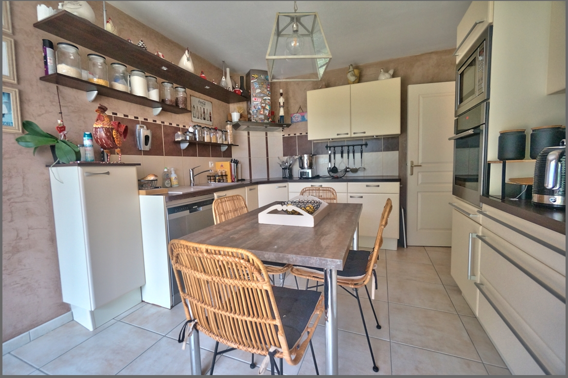 SAINT-ANDRE-DES-EAUX St André des Eaux - Maison d'environ 174 m² - 6 pièces, 2 salles d'eau et 1 salle de bains 5