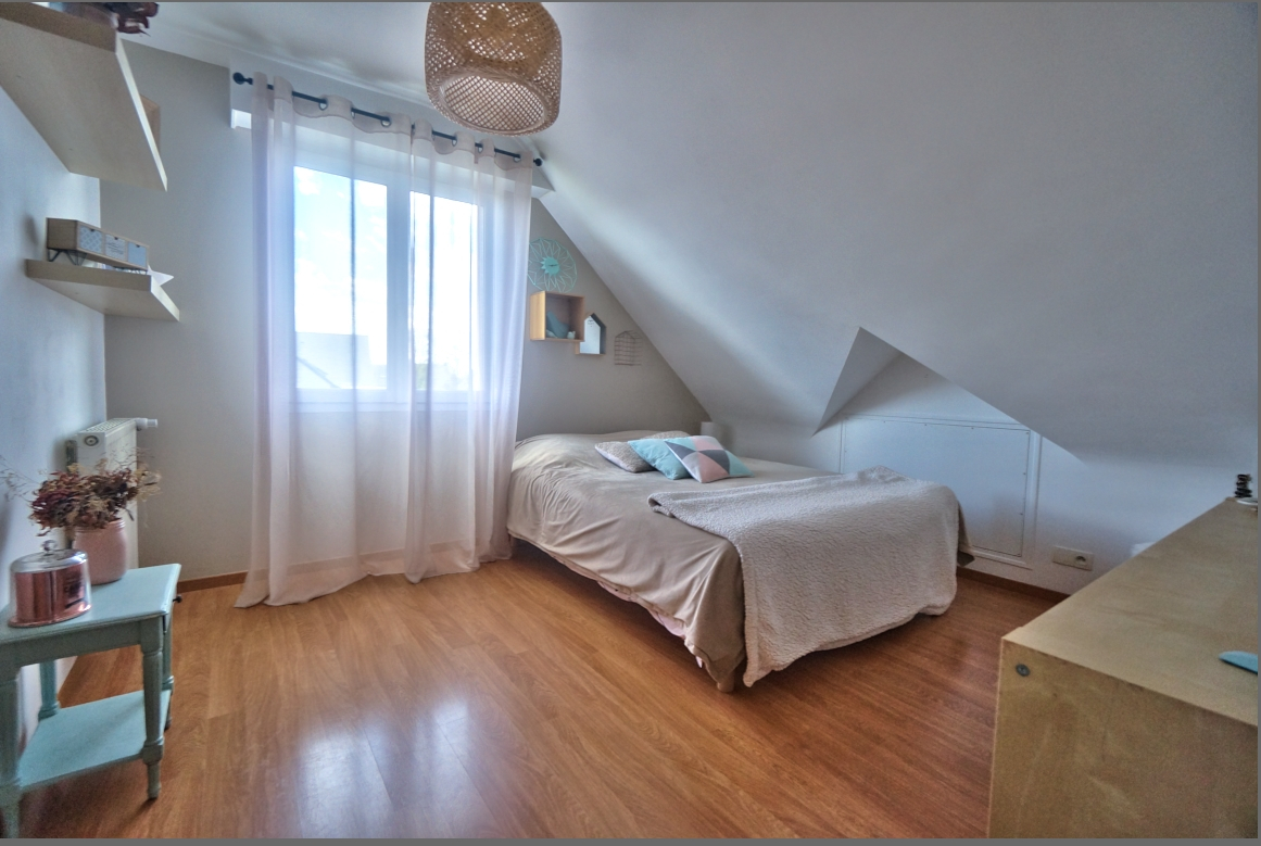 SAINT-ANDRE-DES-EAUX St André des Eaux - Maison d'environ 174 m² - 6 pièces, 2 salles d'eau et 1 salle de bains 9