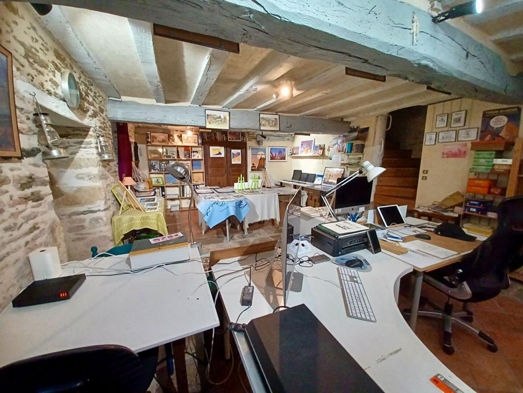 ROCHEFORT-EN-TERRE Maison de caractère de 102 m². Double usage habitation et commercial 16