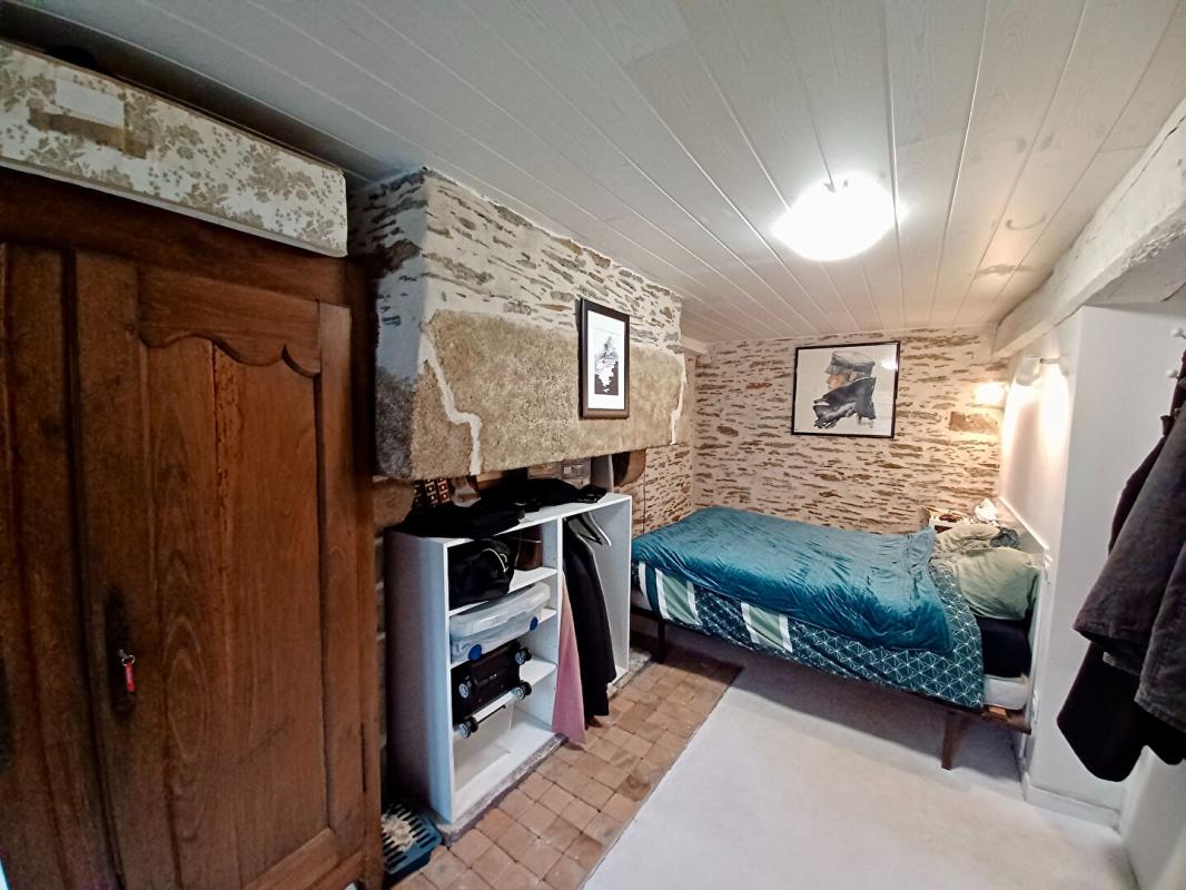 ROCHEFORT-EN-TERRE Maison de caractère de 102 m². Double usage habitation et commercial 7