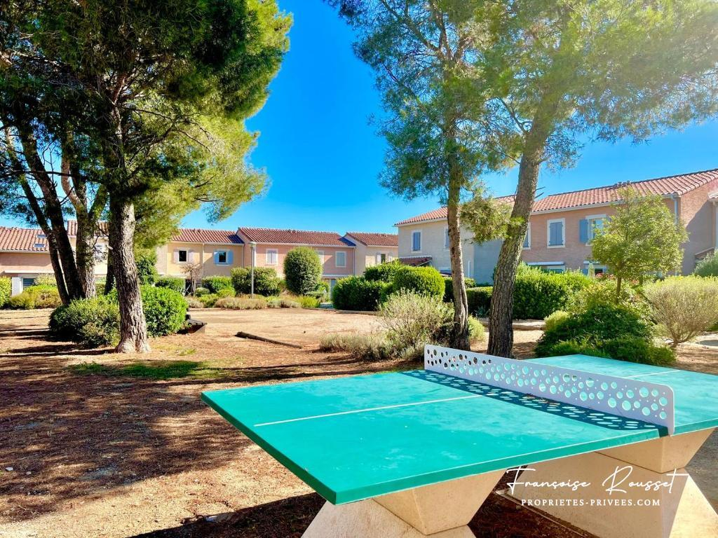 CALVISSON Villa duplex  et Terrasse ombragée avec intimité rare 13