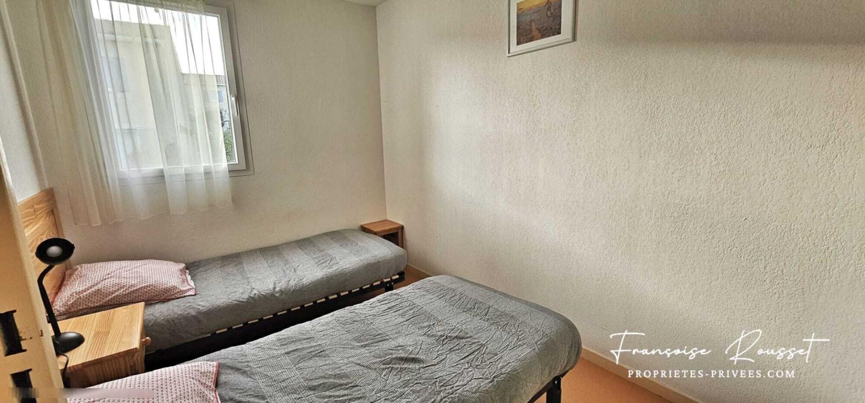 CALVISSON Villa duplex  et Terrasse ombragée avec intimité rare 7