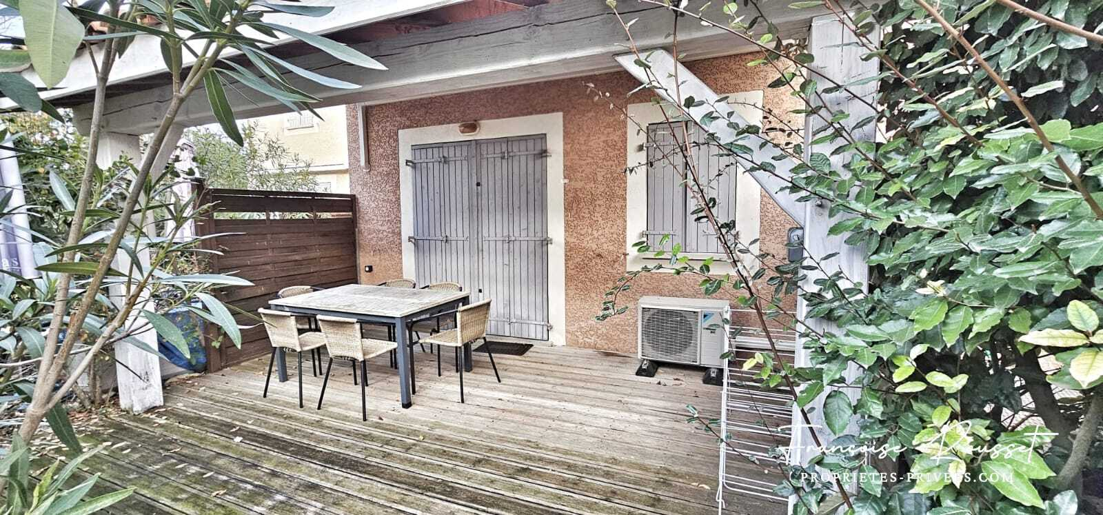 CALVISSON Villa duplex  et Terrasse ombragée avec intimité rare 9
