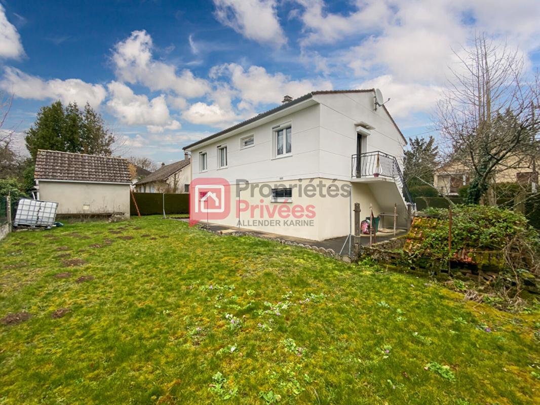 VILLENEUVE-L'ARCHEVEQUE Maison Villeneuve L Archeveque 4 pièce(s) 81 m2 2