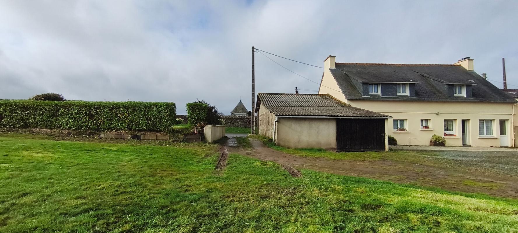 ETABLES-SUR-MER Exclusivité!! Côtes d'Armor. ÉTABLES-SUR-MER. 5 chambres, bureau, grenier aménageable, garage de 77m²...OPPORTUNITÉ INVESTISSEUR / PROJET RÉNOVATION 2