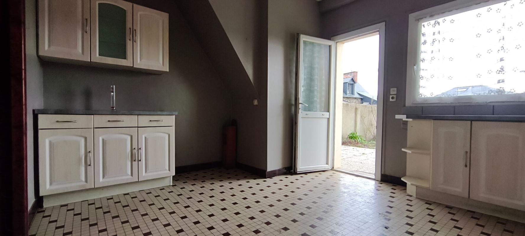 ETABLES-SUR-MER Exclusivité!! Côtes d'Armor. ÉTABLES-SUR-MER. 5 chambres, bureau, grenier aménageable, garage de 77m²...OPPORTUNITÉ INVESTISSEUR / PROJET RÉNOVATION 8