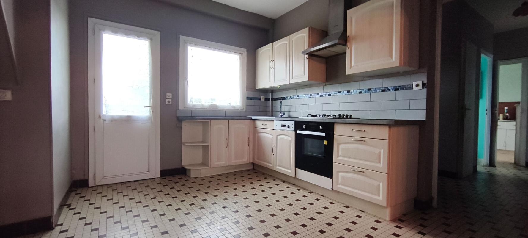 ETABLES-SUR-MER Exclusivité!! Côtes d'Armor. ÉTABLES-SUR-MER. 5 chambres, bureau, grenier aménageable, garage de 77m²...OPPORTUNITÉ INVESTISSEUR / PROJET RÉNOVATION 9