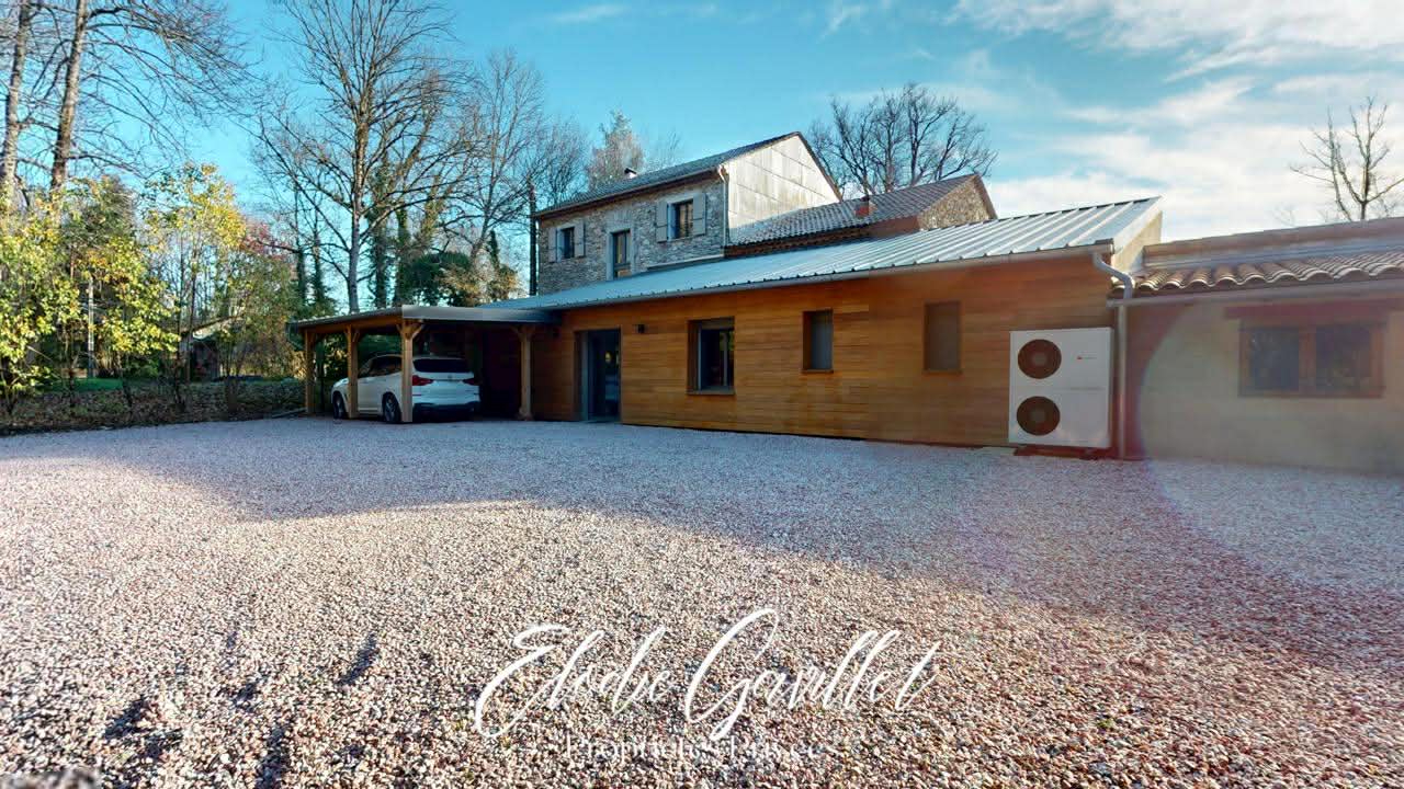SAINT-DENIS Propriété de caractère avec vue imprenable sur le lac de Saint Denis (11310) 11