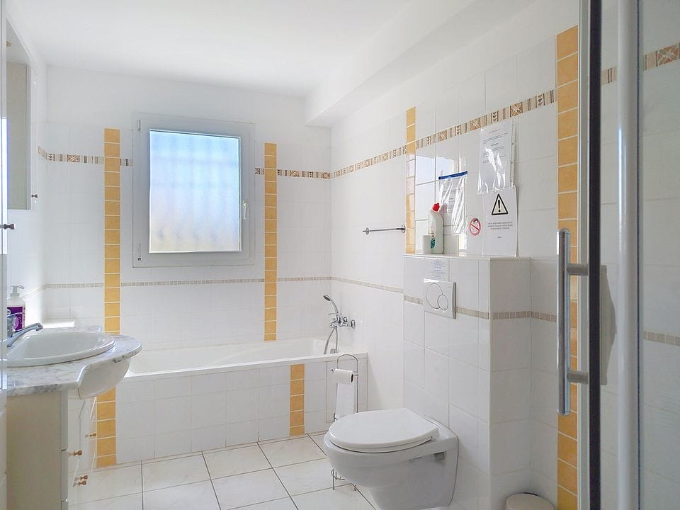 REGUSSE Maison Regusse 4 pièce(s) 102 m2 avec piscine et garage 13