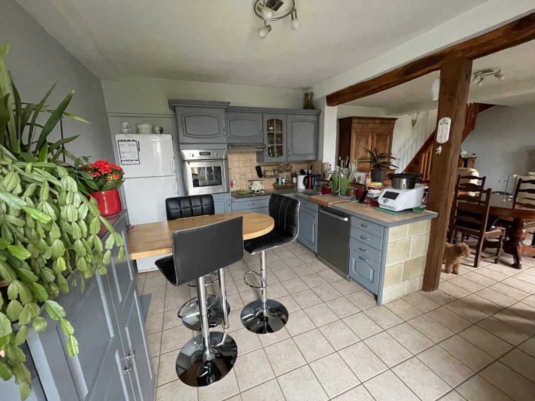 SAINT-PHILBERT-DU-PEUPLE Maison Saint Philbert Du Peuple 8 pièce(s) 120 m2 2