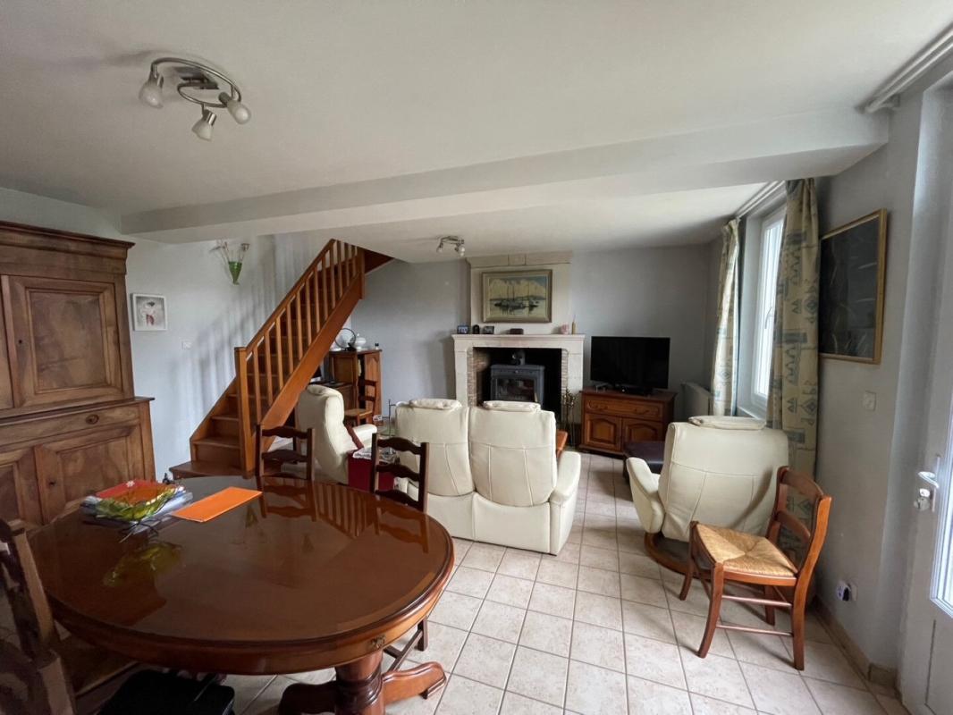 SAINT-PHILBERT-DU-PEUPLE Maison Saint Philbert Du Peuple 8 pièce(s) 120 m2 4