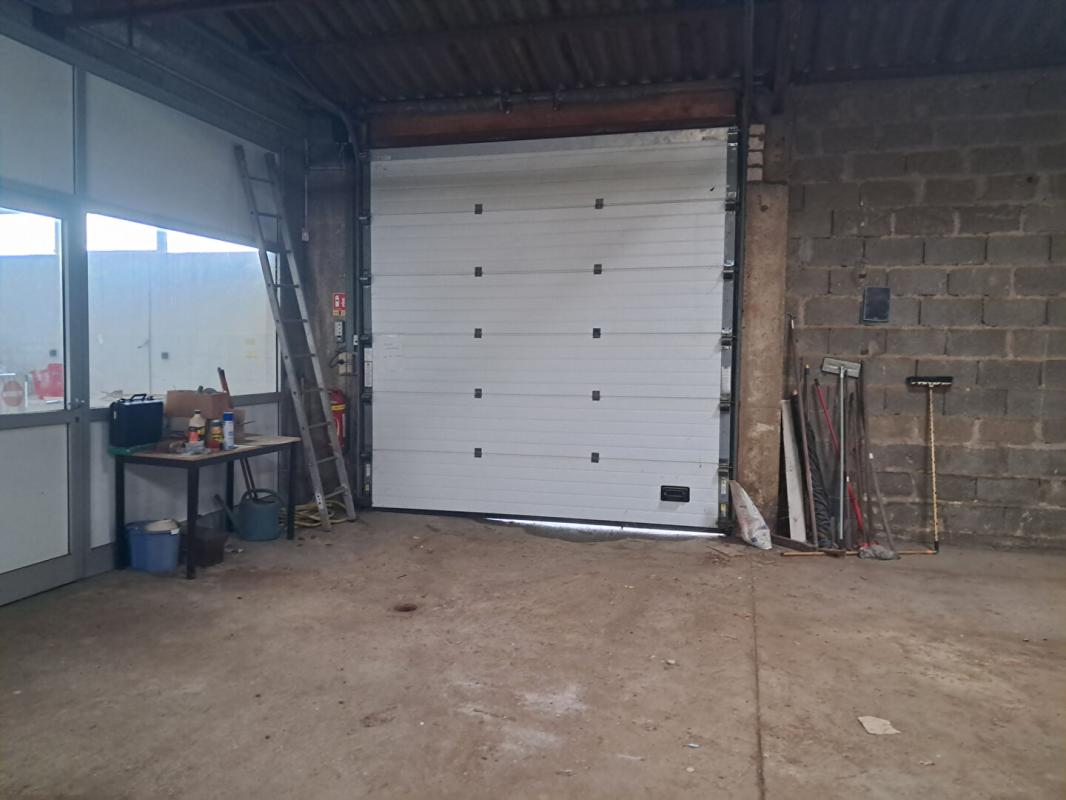 CHALON-SUR-SAONE Parking / box 540 m2 17