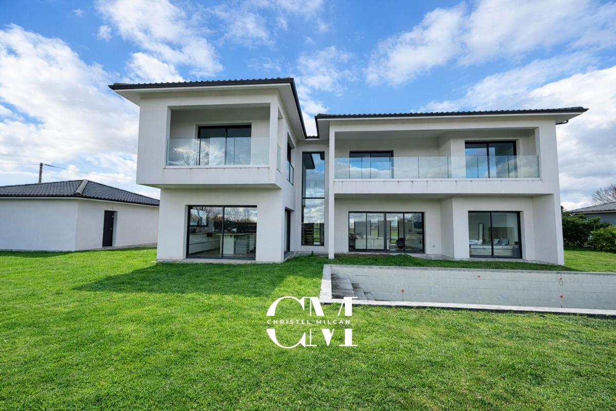 CAMBLANES-ET-MEYNAC Villa neuve Camblanes 8 pièces 216 m2, 5 chambres, piscine et garage 1