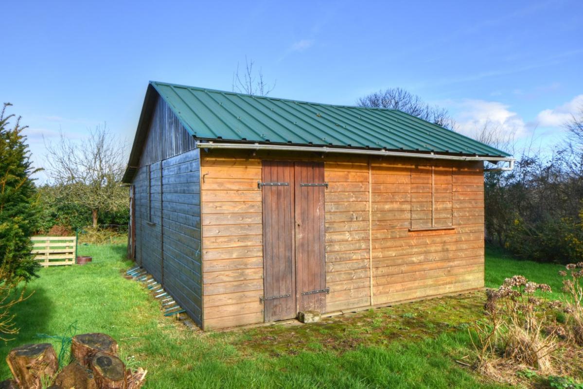 LA ROCHE-DERRIEN Maison avec grand jardin à 10 mn de la mer 17
