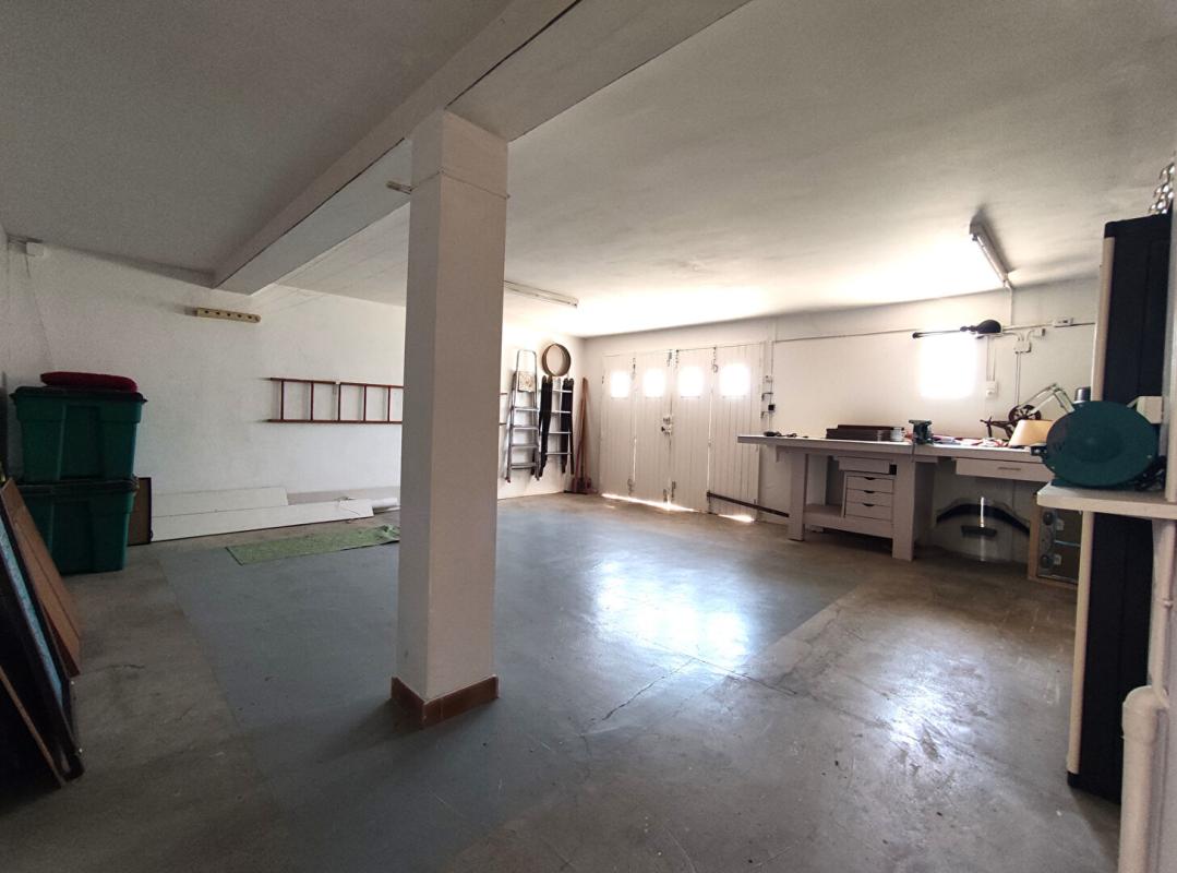 LA LONDE-LES-MAURES STOP AFFAIRE Centre ville Maison La Londe Les Maures 4 pièces +Grand Garage 16