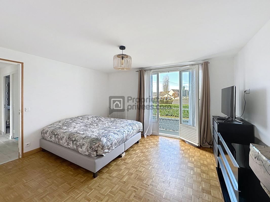 GRETZ-ARMAINVILLIERS Maison Gretz Armainvilliers 5 pièces GRAND GARAGE et DEPENDANCE 10