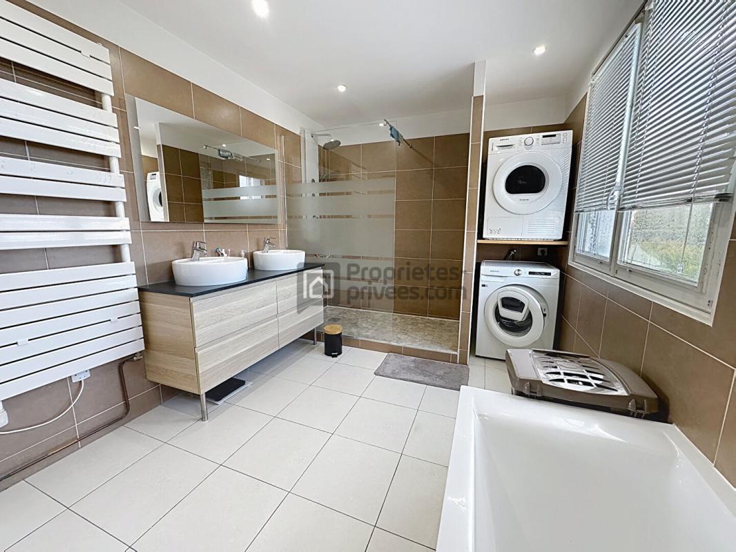 GRETZ-ARMAINVILLIERS Maison Gretz Armainvilliers 5 pièces GRAND GARAGE et DEPENDANCE 14