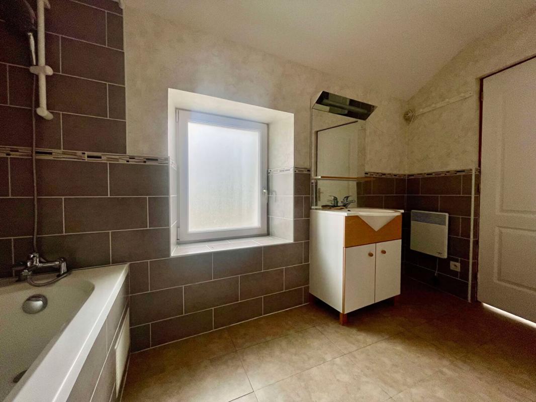 GRENEVILLE-EN-BEAUCE Maison 3 chambres et garage 14