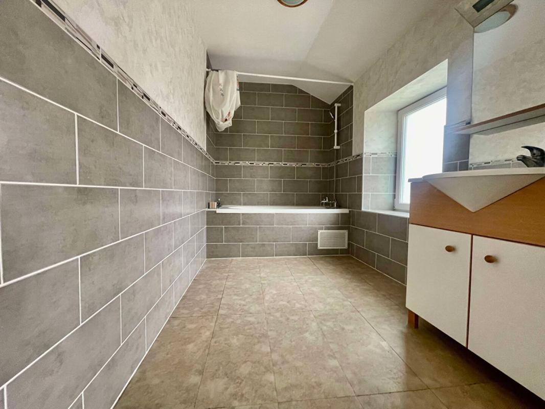 GRENEVILLE-EN-BEAUCE Maison 3 chambres et garage 17