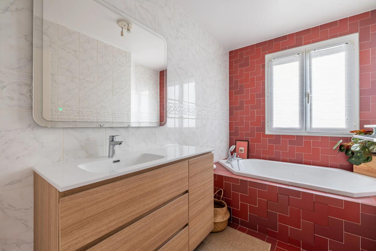 SAINTE-GENEVIEVE-DES-BOIS Maison Sainte-geneviève-des-bois 6 pièces 134 m2 14