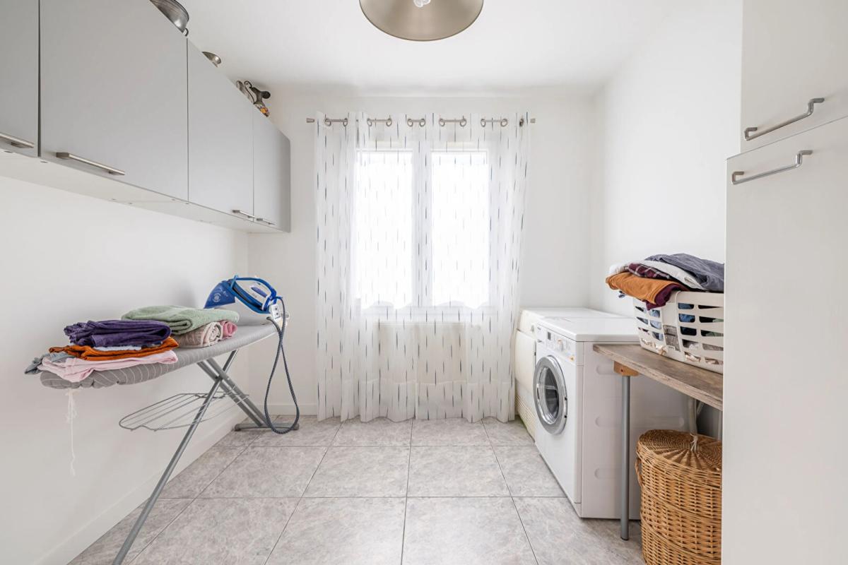 SAINTE-GENEVIEVE-DES-BOIS Maison Sainte-geneviève-des-bois 6 pièces 134 m2 15