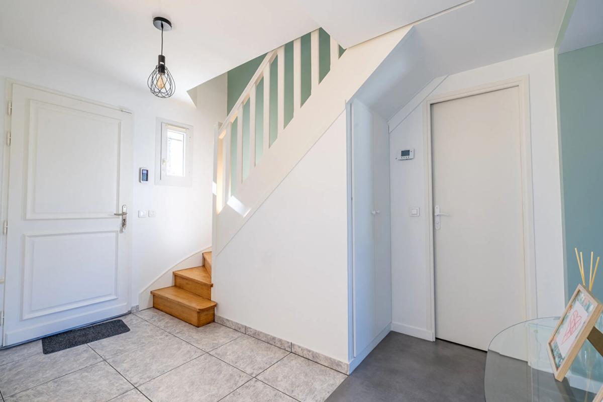 SAINTE-GENEVIEVE-DES-BOIS Maison Sainte-geneviève-des-bois 6 pièces 134 m2 17