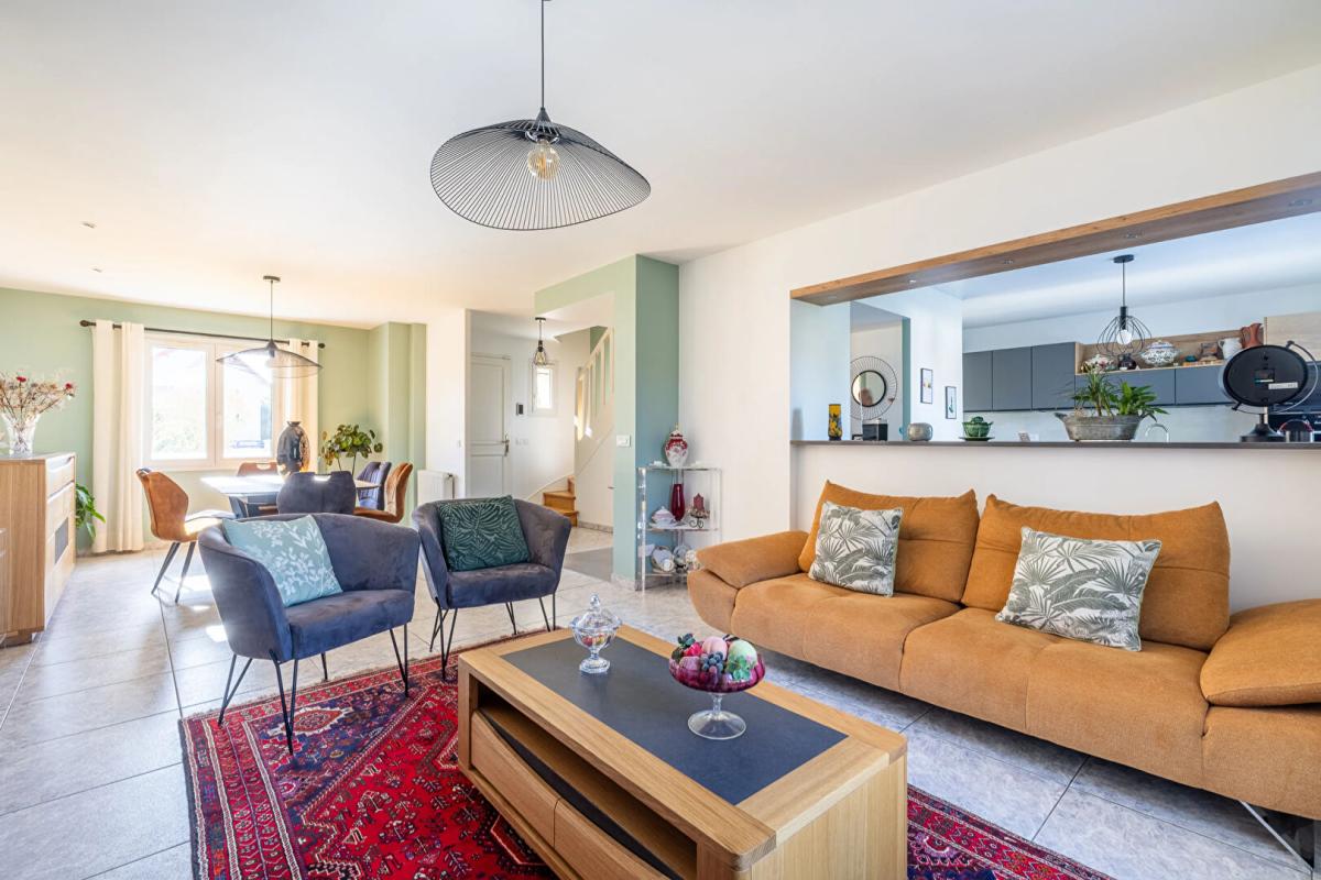 SAINTE-GENEVIEVE-DES-BOIS Maison Sainte-geneviève-des-bois 6 pièces 134 m2 2