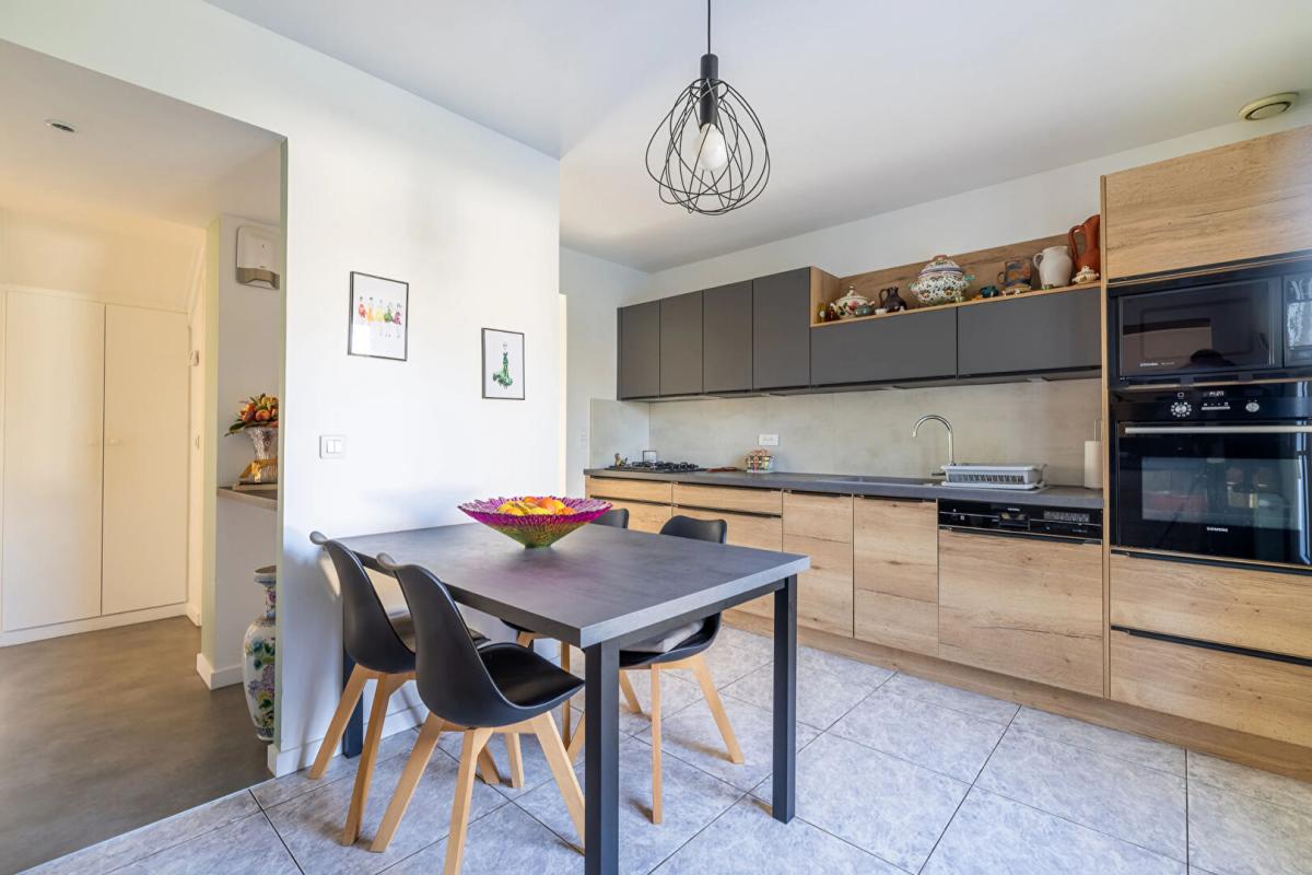 SAINTE-GENEVIEVE-DES-BOIS Maison Sainte-geneviève-des-bois 6 pièces 134 m2 6