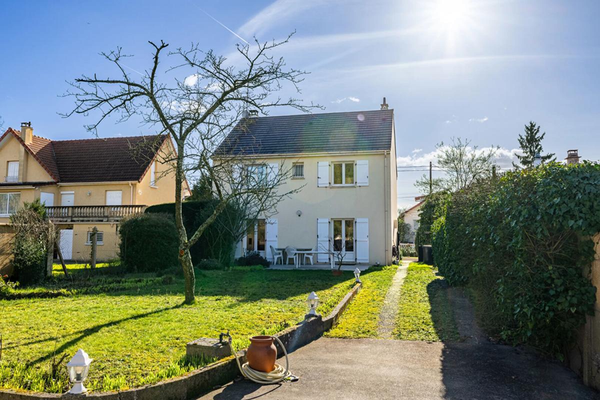 SAINTE-GENEVIEVE-DES-BOIS Maison Sainte-geneviève-des-bois 6 pièces 134 m2 7