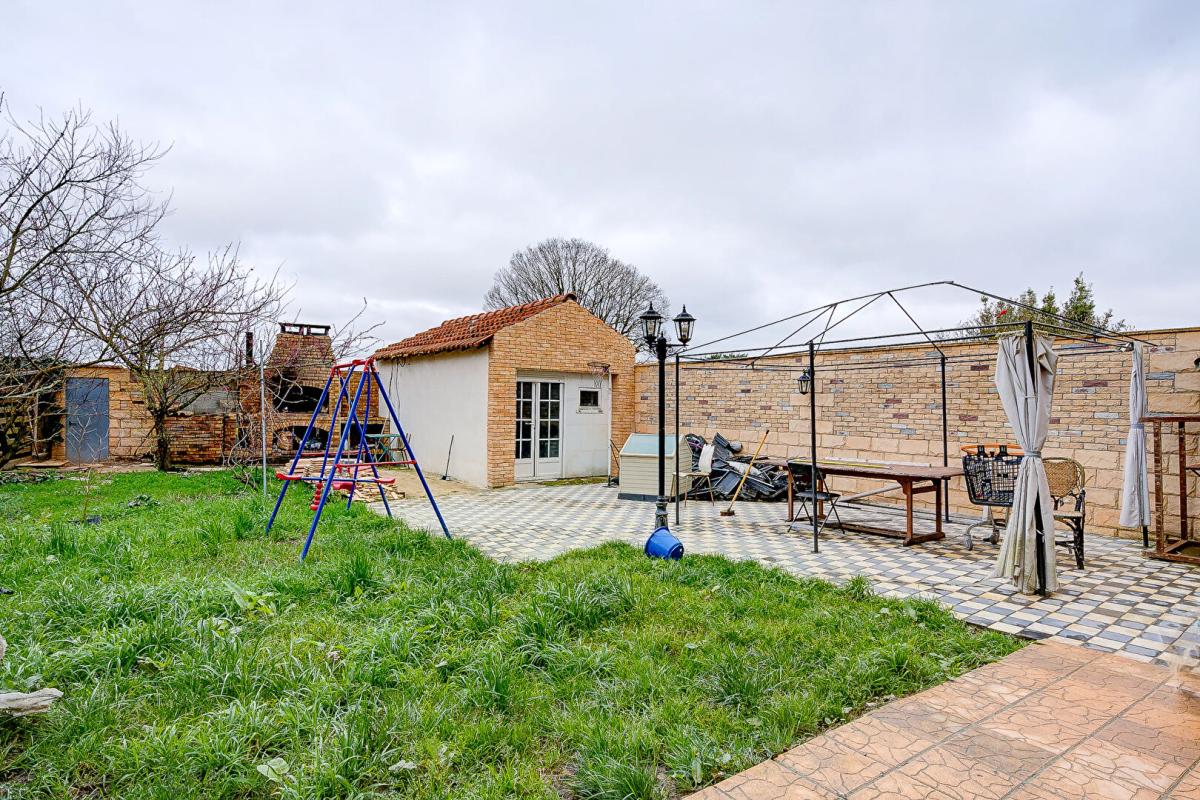 SAINTE-GENEVIEVE-DES-BOIS Maison Sainte-Geneviève-des-Bois  7 pièces 150 m² 12
