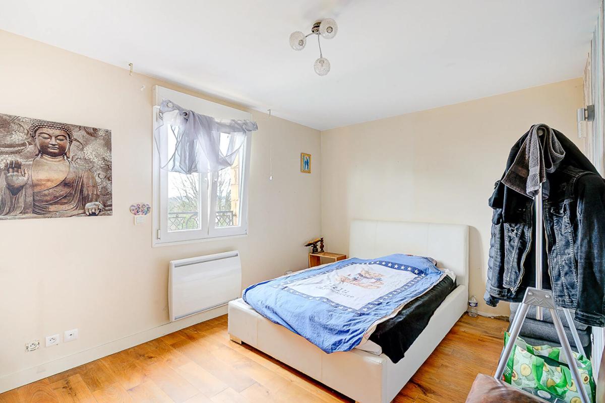 SAINTE-GENEVIEVE-DES-BOIS Maison Sainte-geneviève-des-bois 6 pièce(s) 150 m2 6