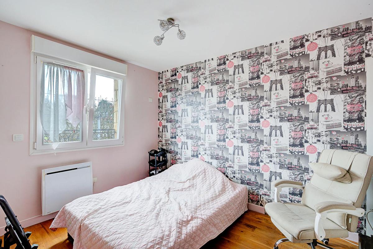 SAINTE-GENEVIEVE-DES-BOIS Maison Sainte-geneviève-des-bois 6 pièce(s) 150 m2 8