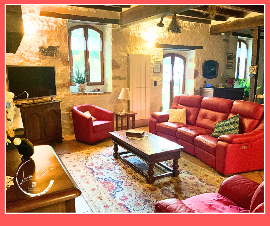 VAUX Grande maison avec 3 hectares environ de terrain et plusieurs dépendances 2