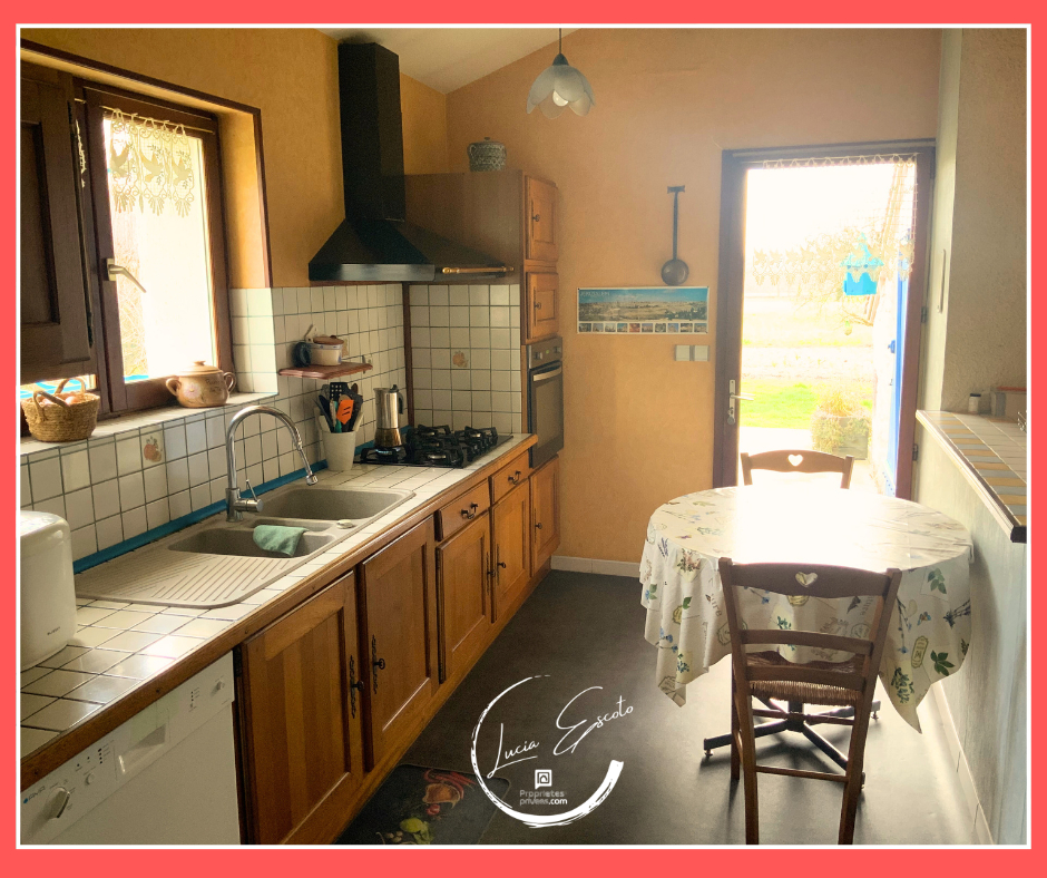 VAUX Grande maison avec 3 hectares environ de terrain et plusieurs dépendances 4