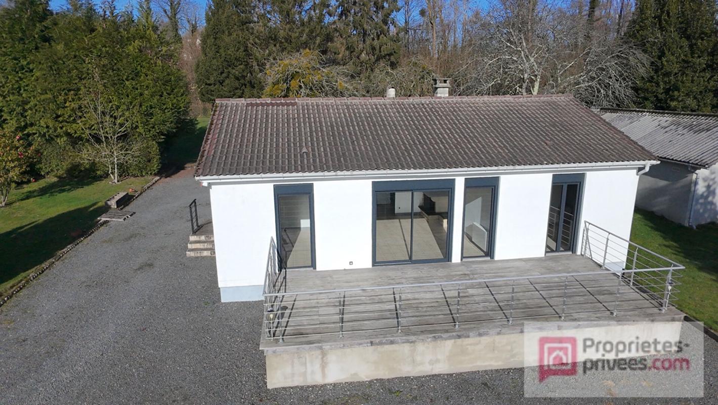 SURVILLE Jolie maison et ses annexes aux portes de Pont L'Evêque, vue dégagée 1