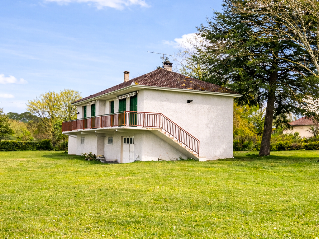 MASCLAT Maison lumineuse 110m² avec potentiel d'agrandissement, 195 000, jardin arboré de près de 7000m², 5 pièces, 2 chambres- 46350 Masclat 1