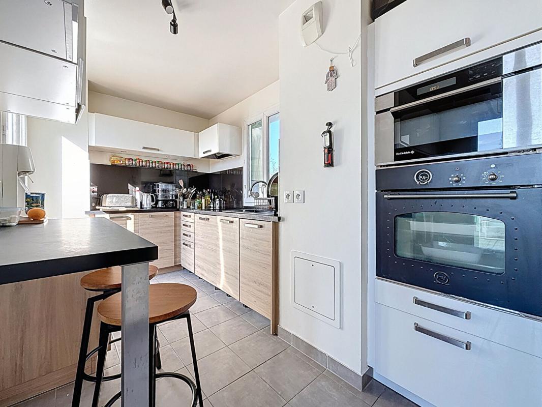 SAINT-DENIS Appartement  3 pièces avec grande terrasse Proche métro SAINT DENIS 4