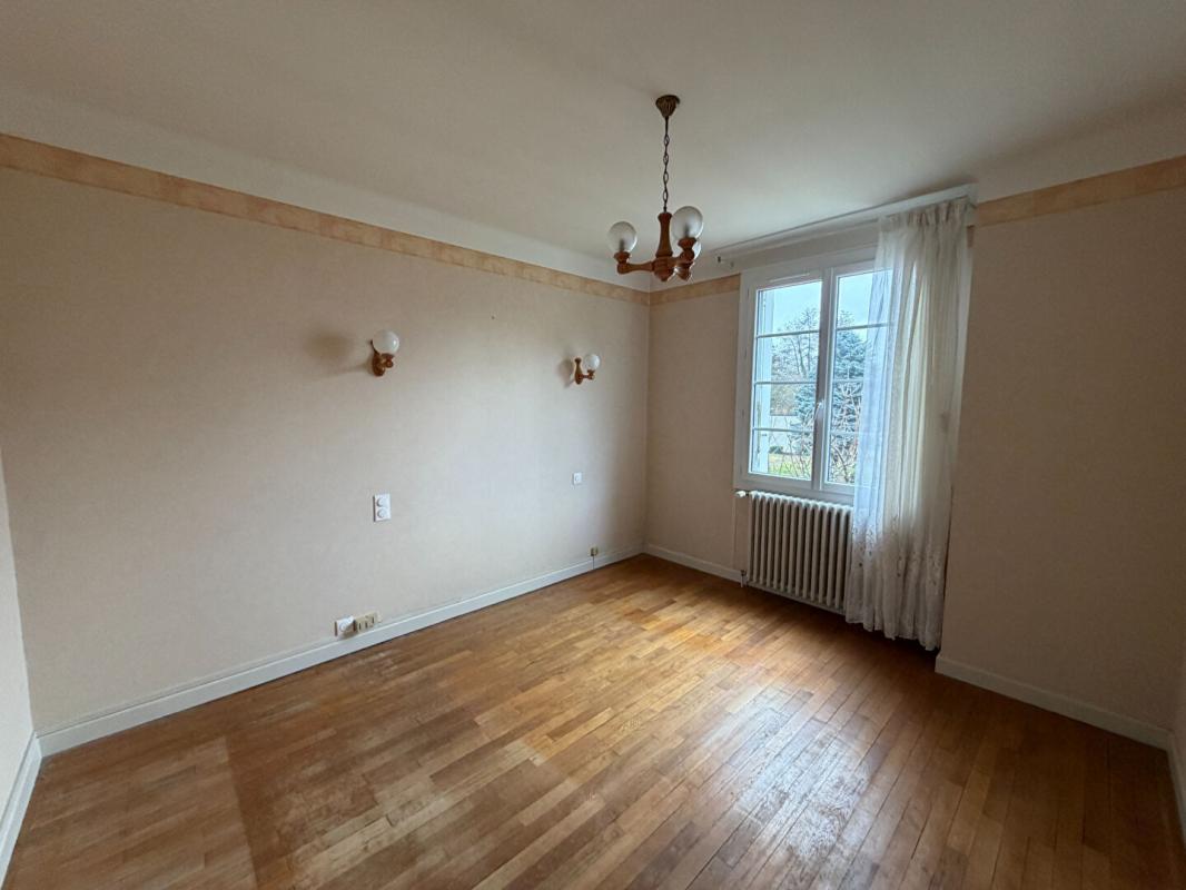 JOUET-SUR-L'AUBOIS Jolie maison sur sous sol avec cabinet médical indépendant à Jouet sur l'Aubois 6