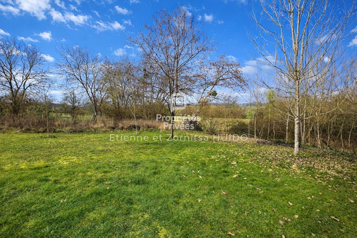 BUXEUIL Terrain Buxeuil 1850 m2 2