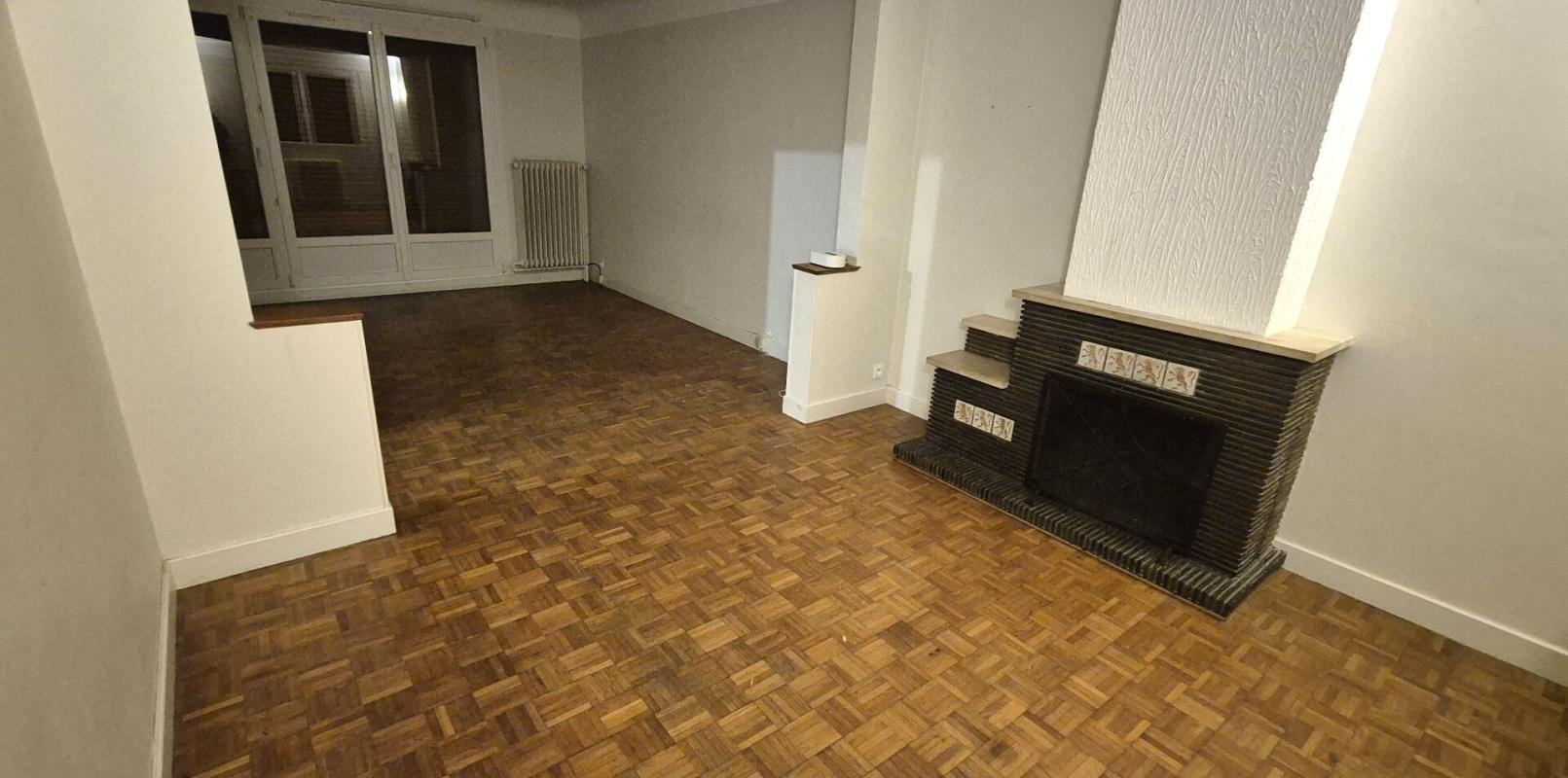 SAINT-DIZIER Belle Propriété d'Agrément et sa Maison Individuelle de 164 m² sur Sous-sol complet et Véranda à Rénover avec Cour, Garages, Caves, Dépendances et Terrain clos et paysager de 10192 m² 11