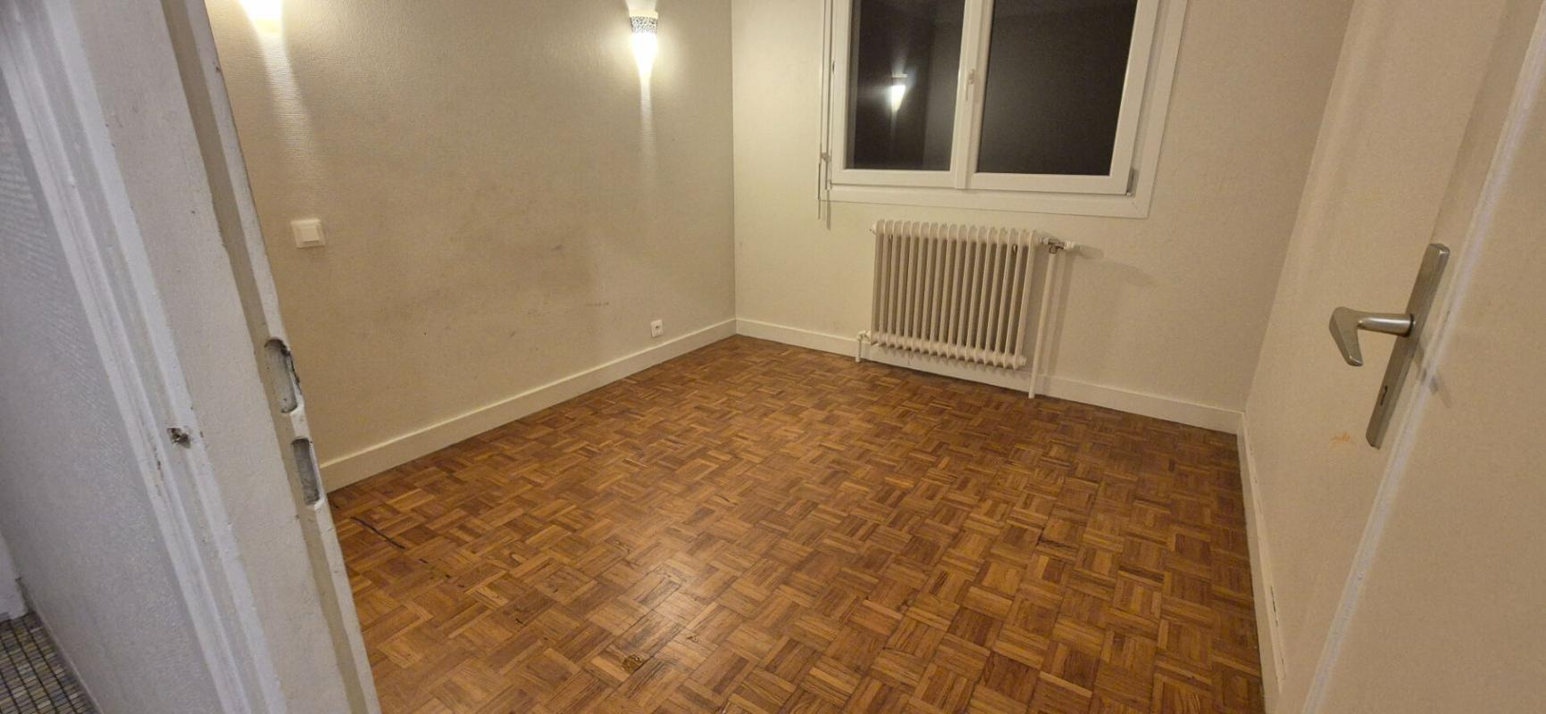 SAINT-DIZIER Belle Propriété d'Agrément et sa Maison Individuelle de 164 m² sur Sous-sol complet et Véranda à Rénover avec Cour, Garages, Caves, Dépendances et Terrain clos et paysager de 10192 m² 12