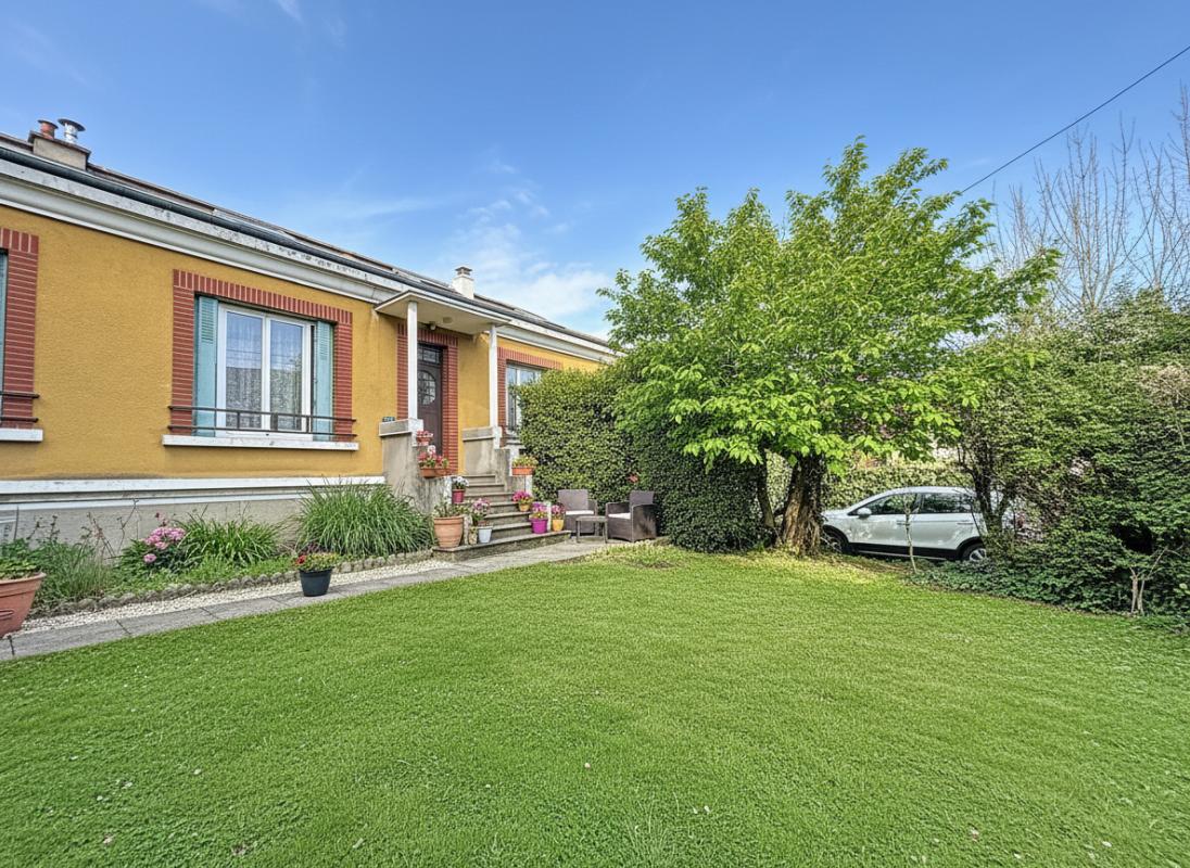 LE KREMLIN-BICETRE Maison  4 pièces de 126  m2  de surface.  85 m2  habitables 1