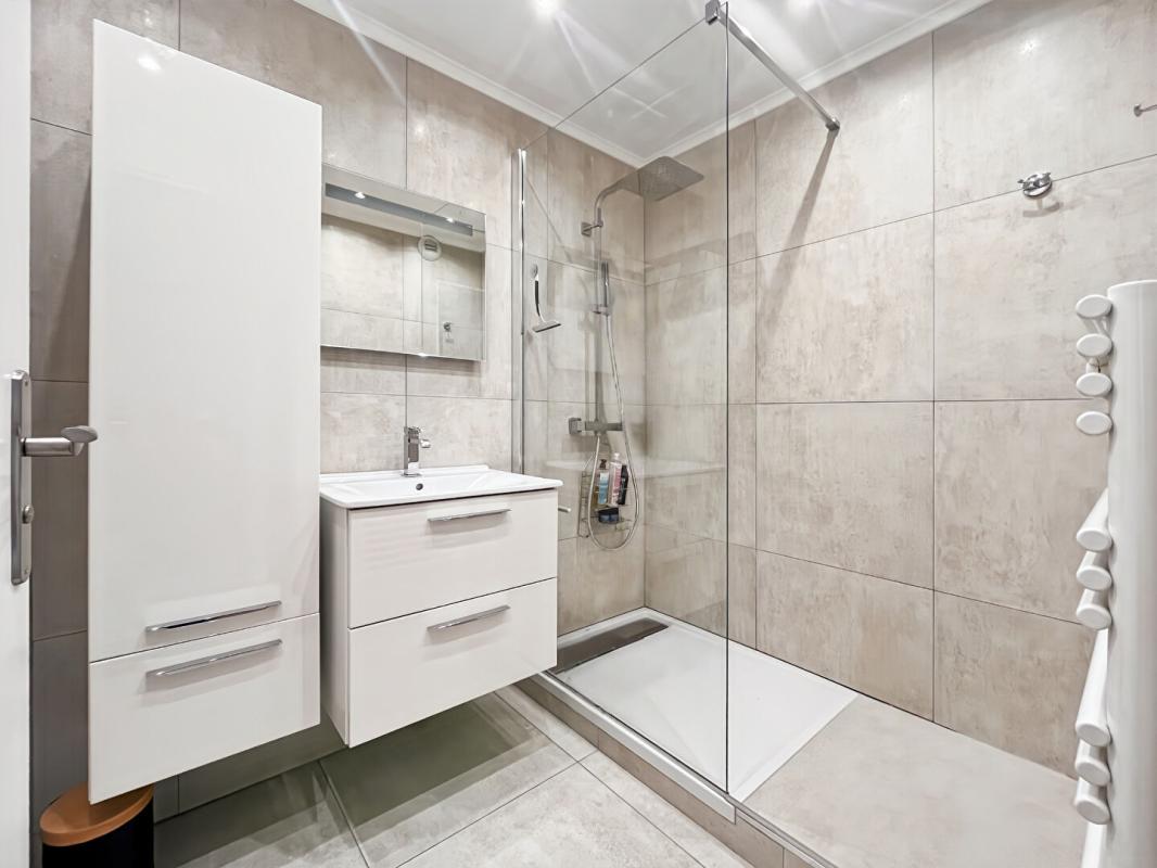 NICE CORNICHE FLEURIE - 2 PIÈCES ENTIÈREMENT RÉNOVÉ AVEC TERRASSE ET VUE MER PANORAMIQUE - RÉSIDENCE FERMÉE AVEC PISCINE &  JARDIN  ? CALME ET SÉCURISÉE 15