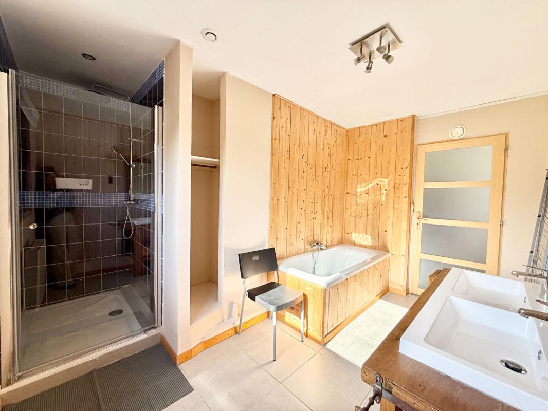 SAINT-GATIEN-DES-BOIS Maison 3 chambres en bois 11