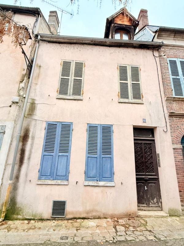 JOIGNY Immeuble de rapport. Centre-ville de Joigny 5 pièce(s) 105 m2 1